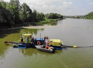 Vinnytsa launched a dredger to clean the water intake near regional water supply channel