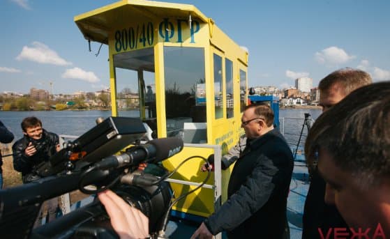 В Виннице на воду спустили мощный земснаряд для очистки Южного Буга