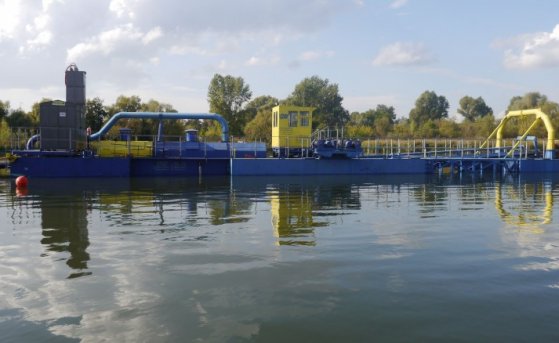 На Бурштынском водохранилище появился 26-метровый земснаряд